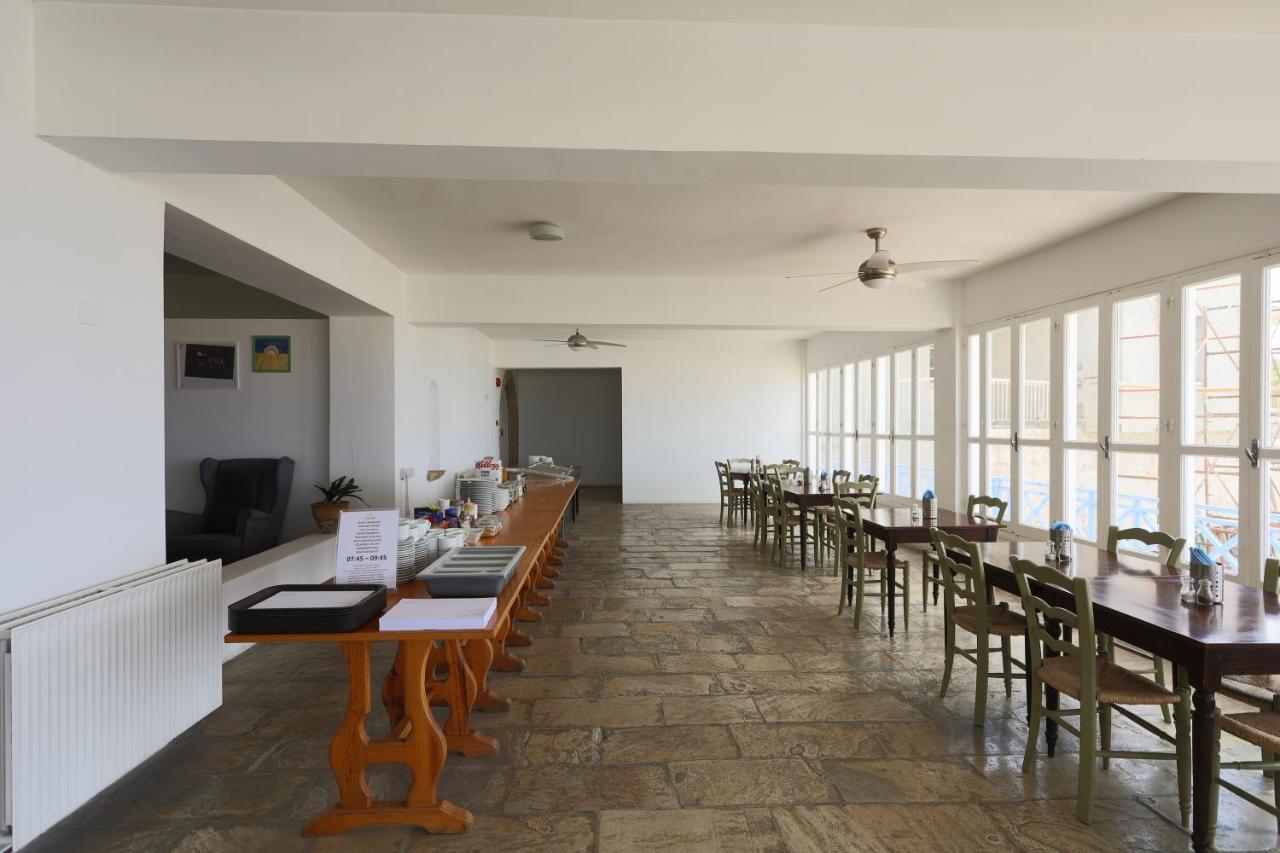 Axiothea Hotel Paphos Bagian luar foto