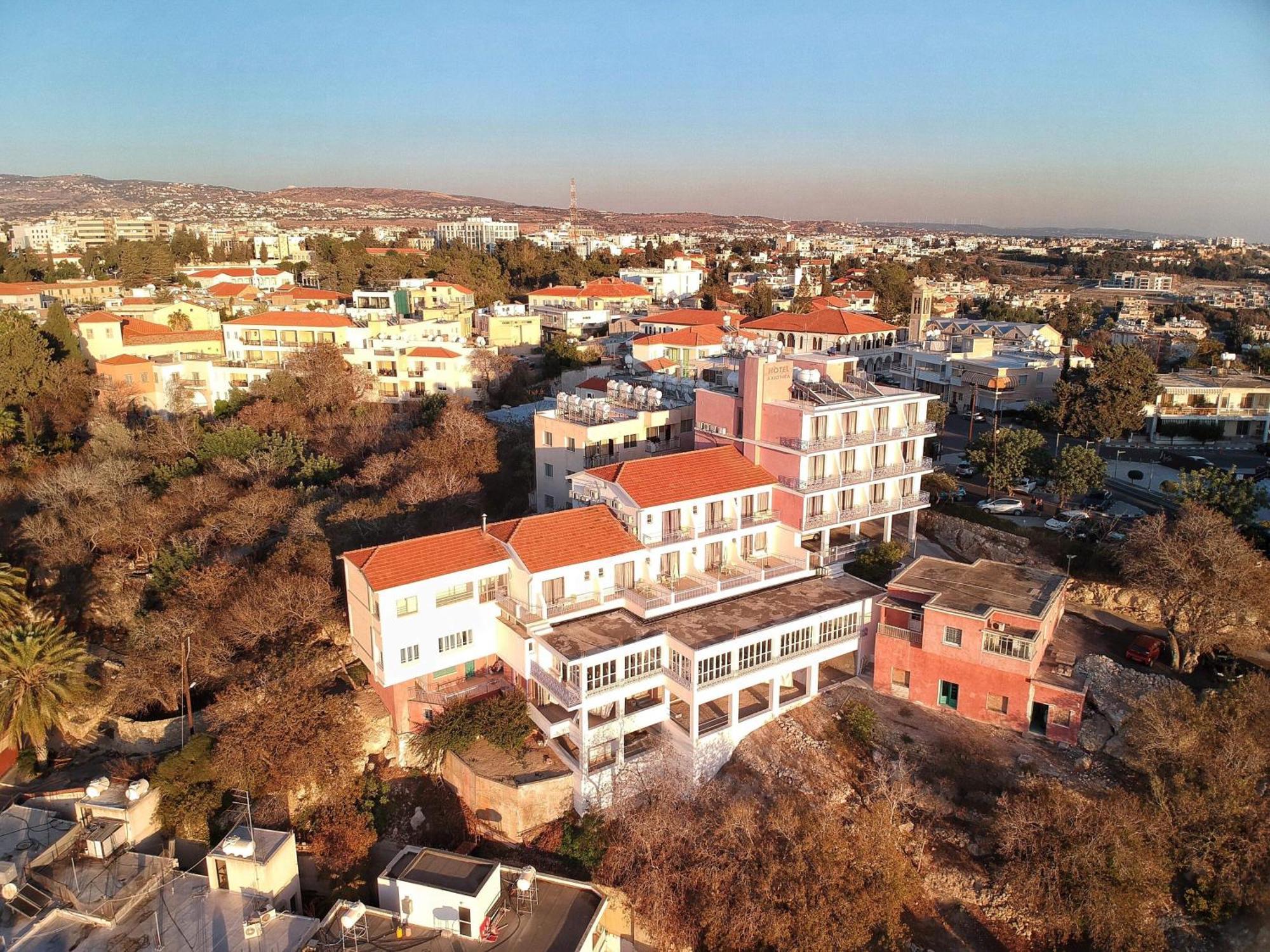 Axiothea Hotel Paphos Bagian luar foto