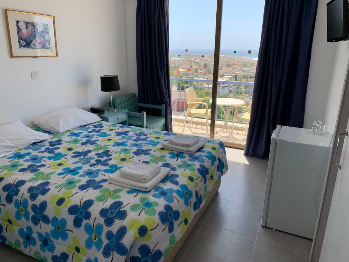 Axiothea Hotel Paphos Bagian luar foto